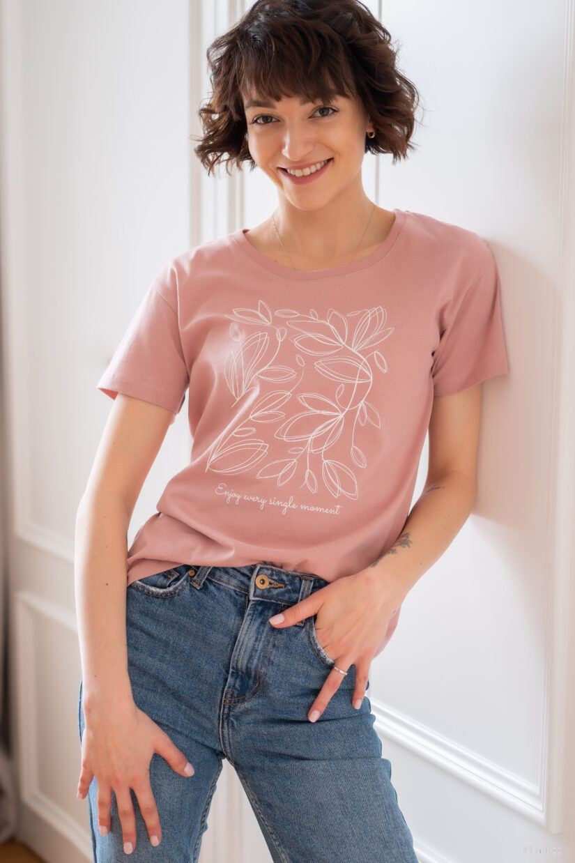Homewear damski koszulka pudrowy róż na krótki rękawek Muzzy HOMEWEAR bawełna - przód
