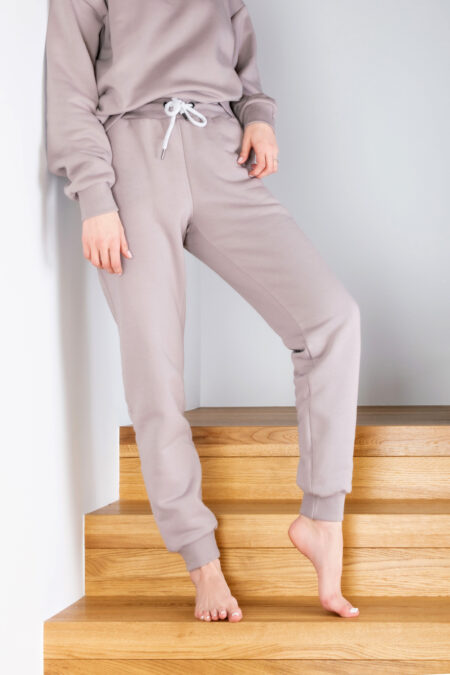 Homewear damski długie spodnie dresowe beżowy Muzzy HOMEWEAR bawełna - przód