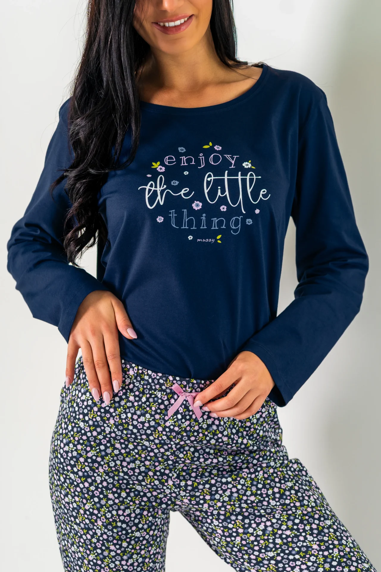 Piżama damska Enjoy granatowa ze spodniami w drobne Kwiatuszki